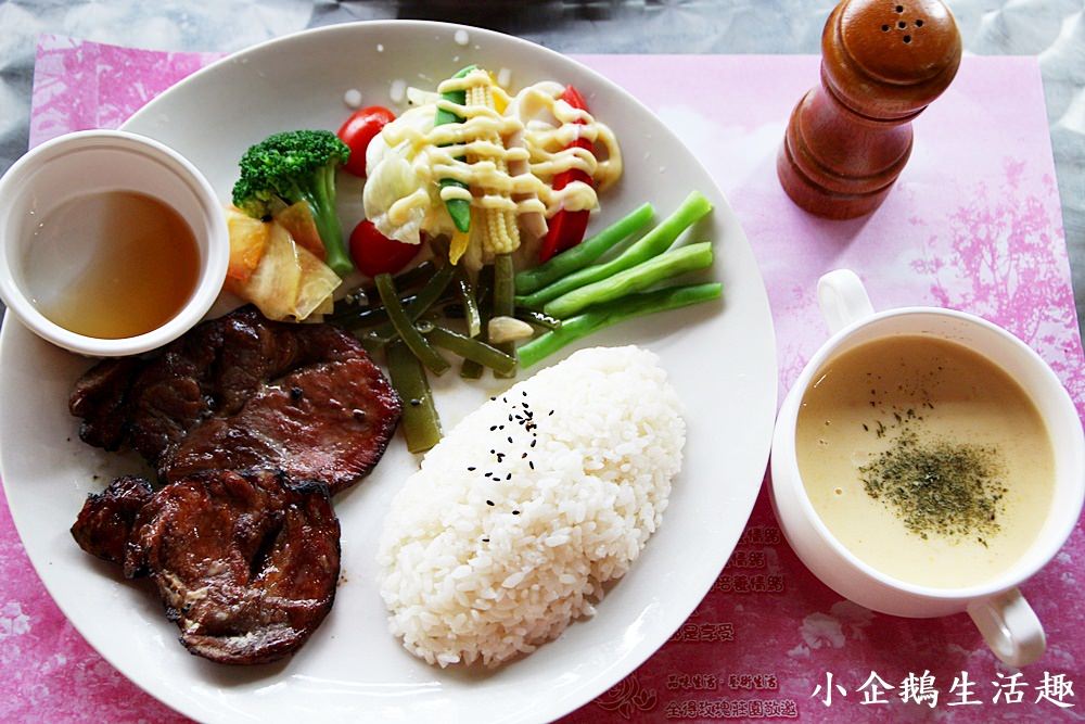 彰化美食。景觀餐廳｜彰化田尾的歐式莊園 溜滑梯。沙坑。魚池。草坪。夢幻玻璃屋