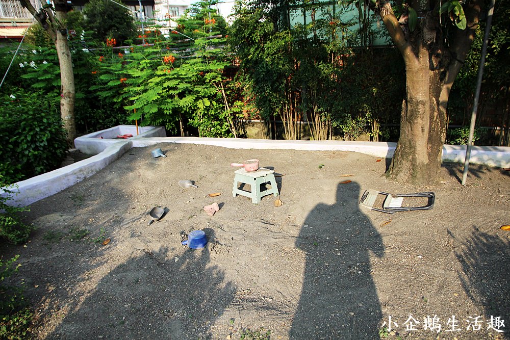 彰化美食。景觀餐廳｜彰化田尾的歐式莊園 溜滑梯。沙坑。魚池。草坪。夢幻玻璃屋