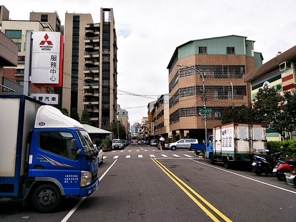 台中美食｜直擊糖果批發/餅乾批發倉庫 中元供品/萬聖節不給糖就搗蛋/過年禮品的幸福商行