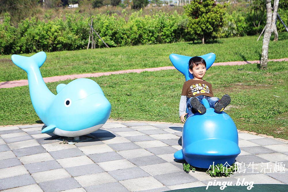 頂魚寮公園｜台中免費景點 3D海洋彩繪 鯨魚溜滑梯 彩虹椅 台中海線IG打卡點