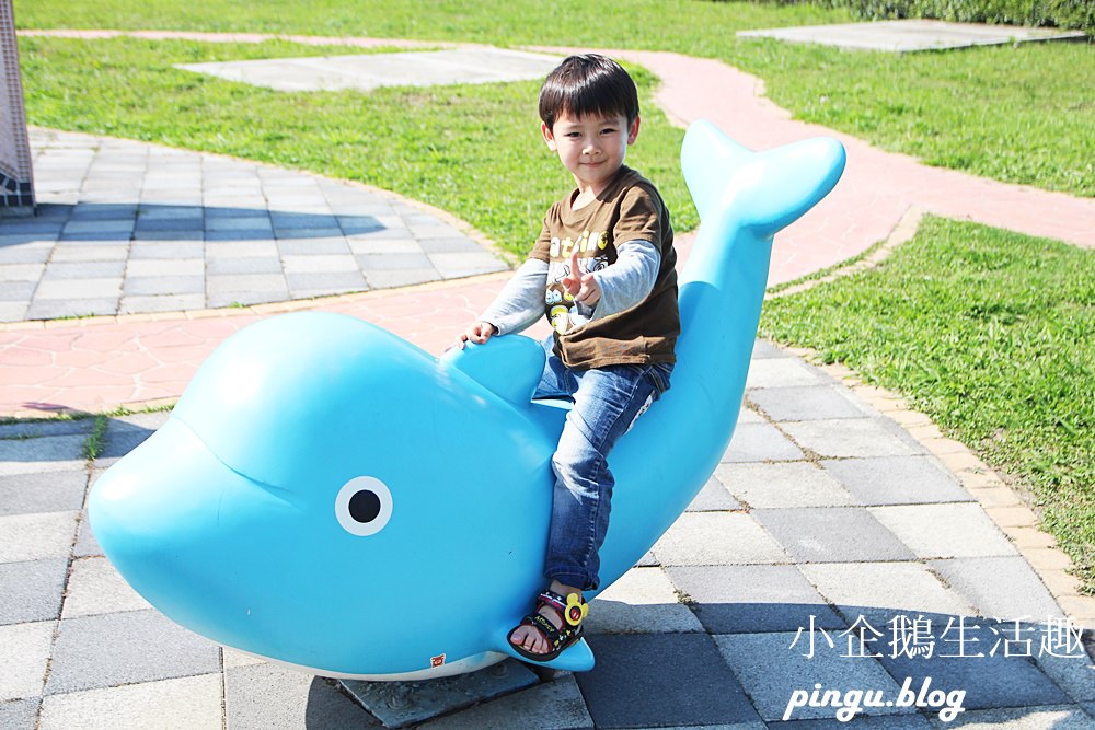 頂魚寮公園｜台中免費景點 3D海洋彩繪 鯨魚溜滑梯 彩虹椅 台中海線IG打卡點