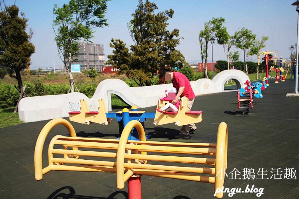 頂魚寮公園｜台中免費景點 3D海洋彩繪 鯨魚溜滑梯 彩虹椅 台中海線IG打卡點