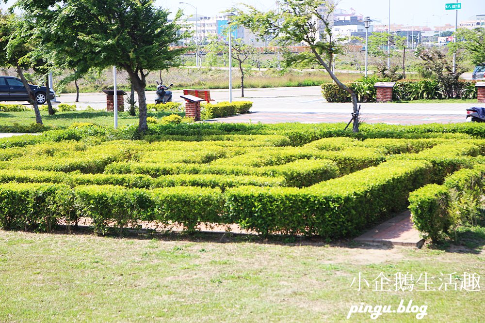 頂魚寮公園｜台中免費景點 3D海洋彩繪 鯨魚溜滑梯 彩虹椅 台中海線IG打卡點