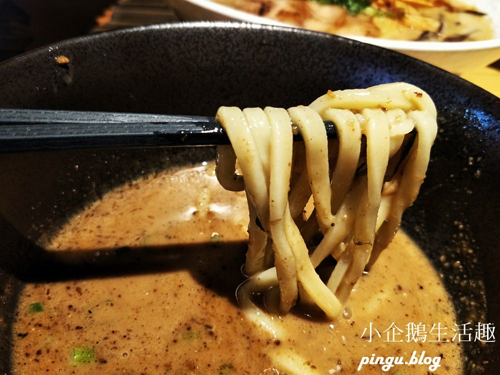 麵屋虎徹｜台中逢甲美食：濃郁的豚骨湯頭Q彈的麵條搭配出絕佳的美味