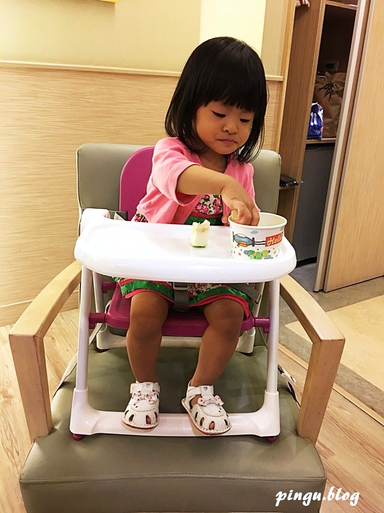 育兒好物｜ZOE Dining Booster 折疊式兒童餐椅 好攜帶好安全好收納 輕鬆好入手的折疊餐椅