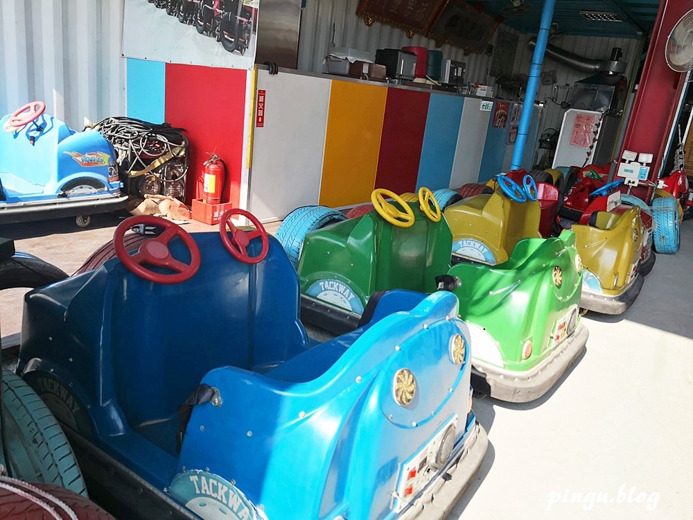 台中親子遊戲室｜9453西瓜親子童樂會 迷你挖土機樂園 甩尾賽車、挖土機、碰碰車、戲水區/球池 好好玩