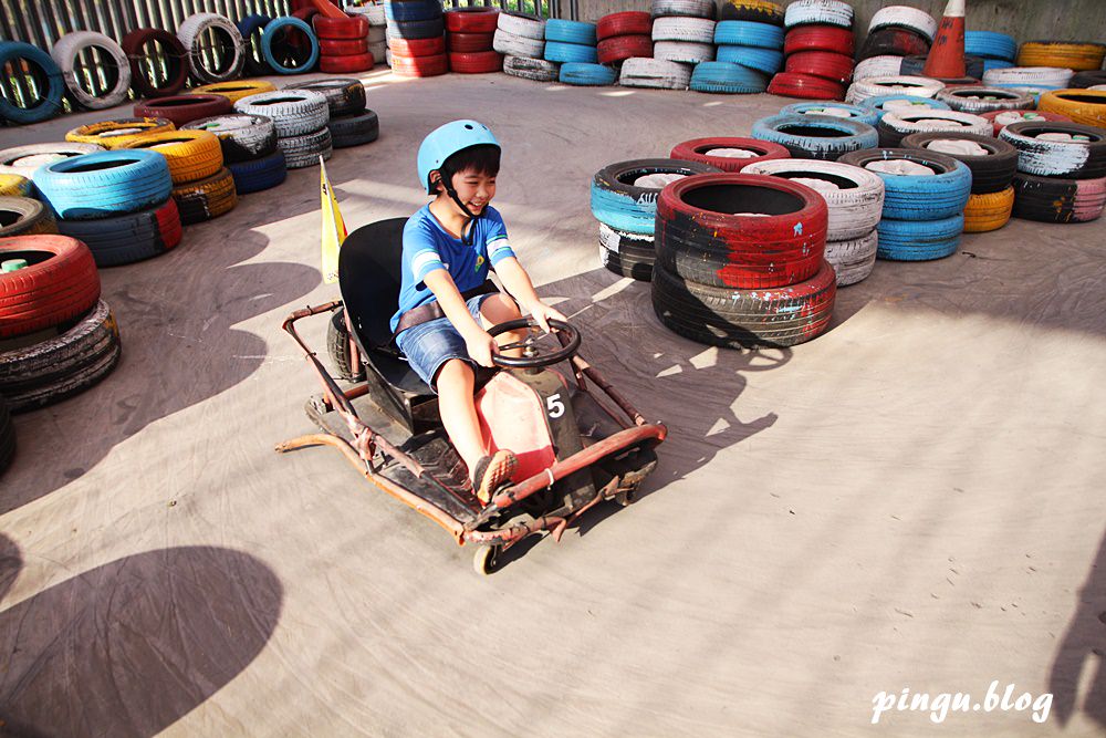 台中親子遊戲室｜9453西瓜親子童樂會 迷你挖土機樂園 甩尾賽車、挖土機、碰碰車、戲水區/球池 好好玩