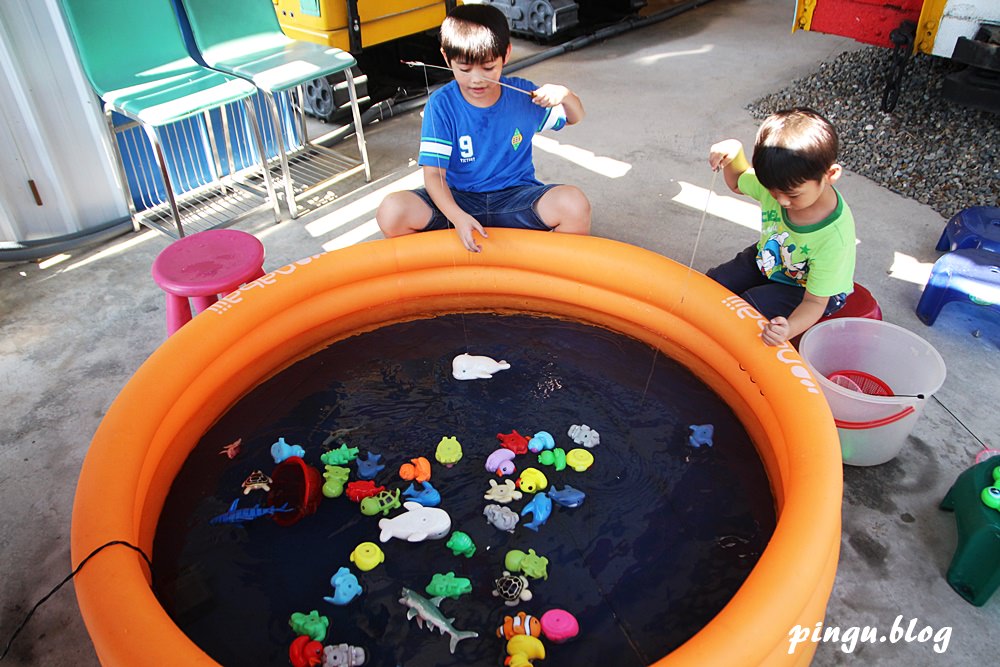 台中親子遊戲室｜9453西瓜親子童樂會 迷你挖土機樂園 甩尾賽車、挖土機、碰碰車、戲水區/球池 好好玩