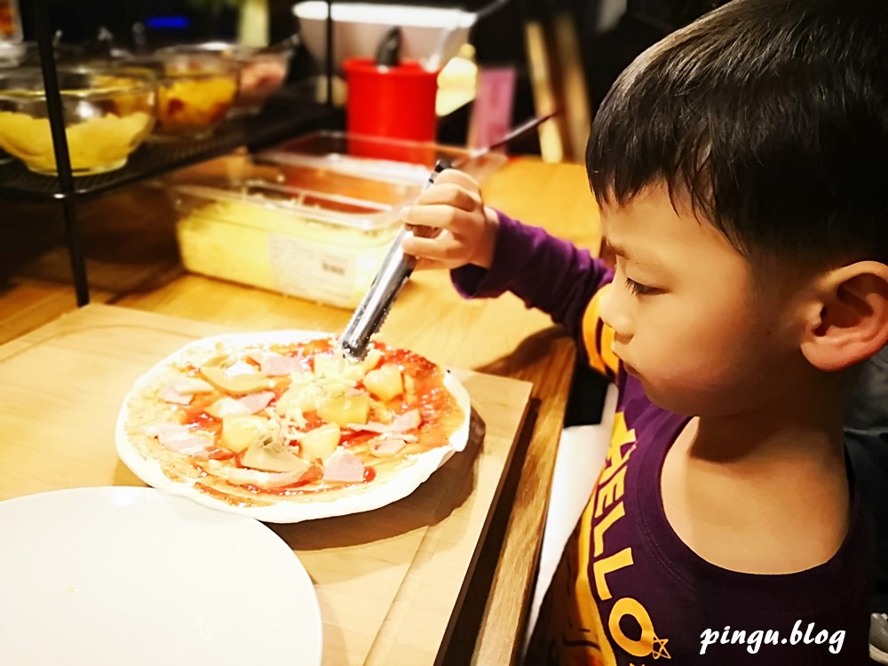 葳尼斯自助百匯BUFFET吃到飽｜台北新店碧潭美食吃到飽 葳尼斯牛排自助百匯吃到飽