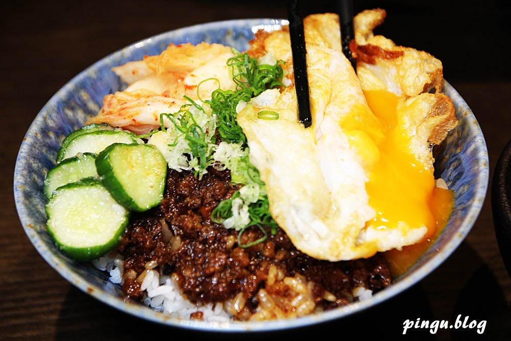 光食料理｜台中西屯區美食 深夜食堂。居酒屋 蘭笑軒和牛滷肉飯