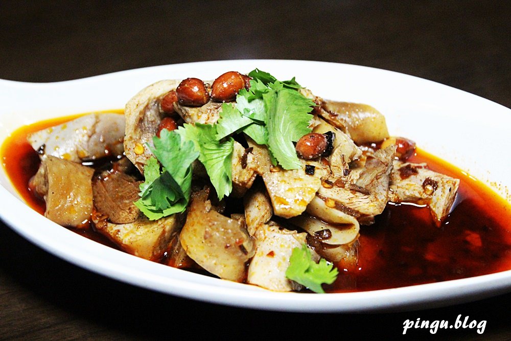 台中美食｜小瀋陽酸菜白肉鍋 東北傳統炭火銅鍋 酸菜白肉+麻辣鍋雙重美味的鴛鴦鍋