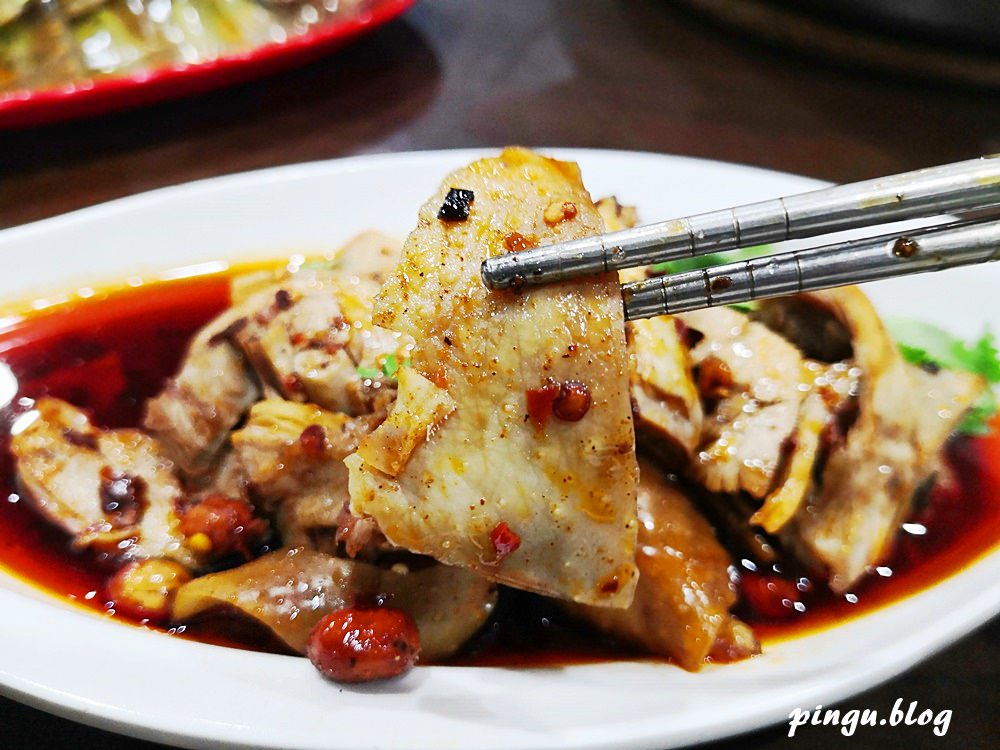 台中美食｜小瀋陽酸菜白肉鍋 東北傳統炭火銅鍋 酸菜白肉+麻辣鍋雙重美味的鴛鴦鍋