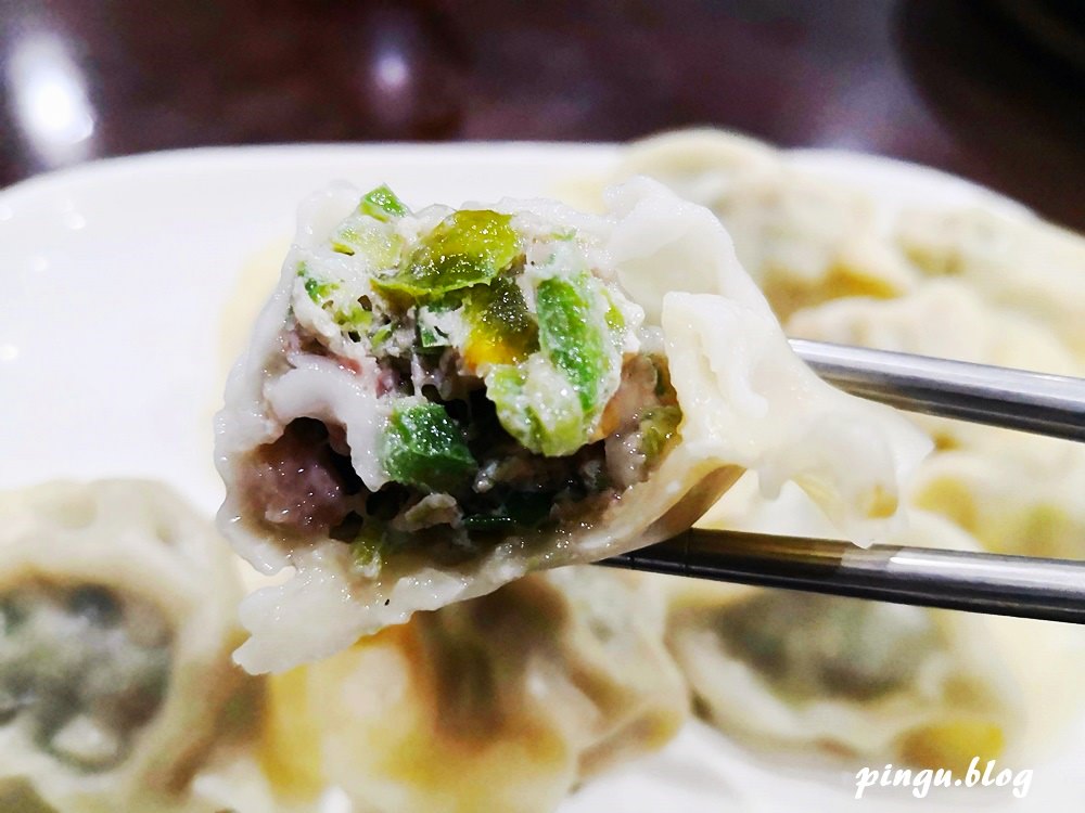 台中美食｜小瀋陽酸菜白肉鍋 東北傳統炭火銅鍋 酸菜白肉+麻辣鍋雙重美味的鴛鴦鍋