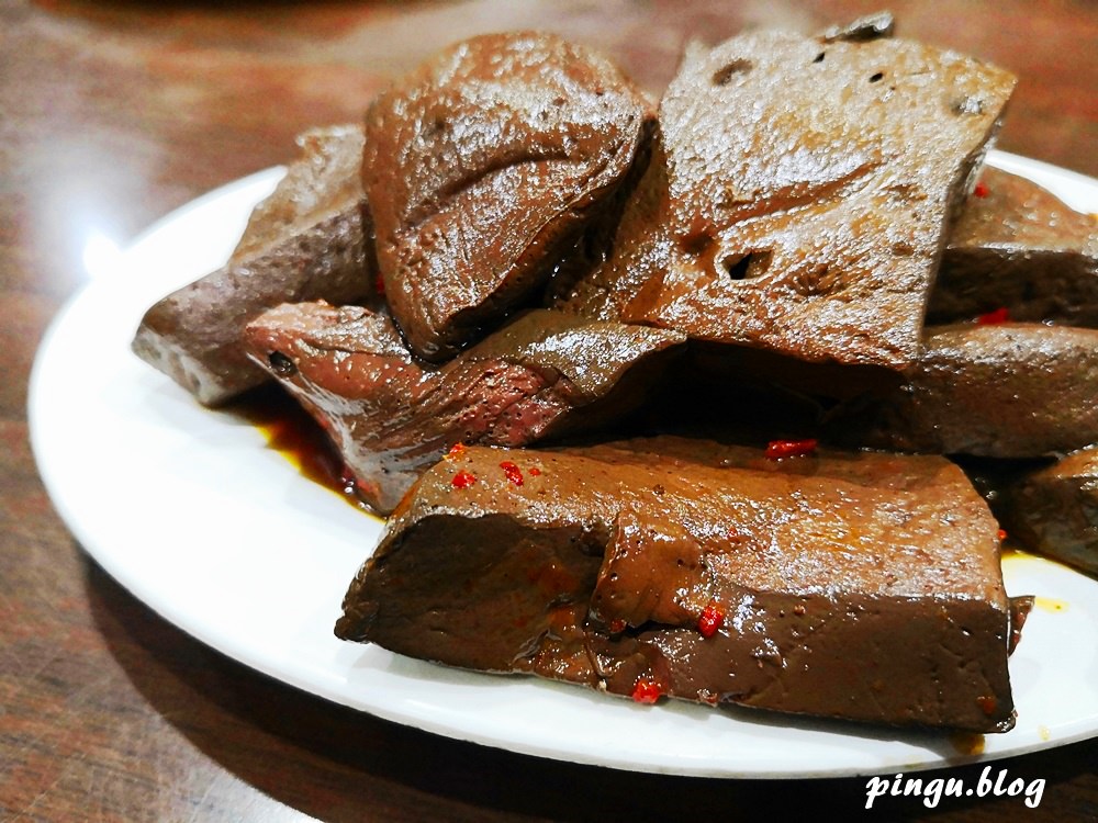 台中美食｜小瀋陽酸菜白肉鍋 東北傳統炭火銅鍋 酸菜白肉+麻辣鍋雙重美味的鴛鴦鍋