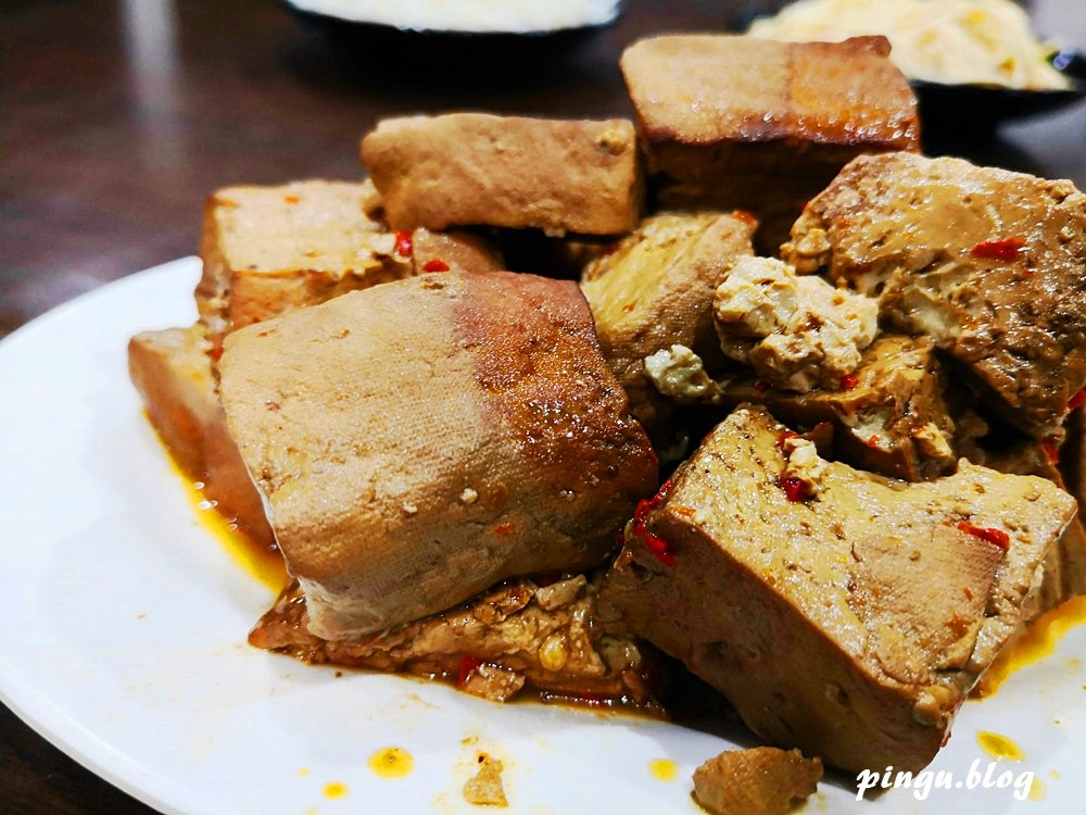 台中美食｜小瀋陽酸菜白肉鍋 東北傳統炭火銅鍋 酸菜白肉+麻辣鍋雙重美味的鴛鴦鍋