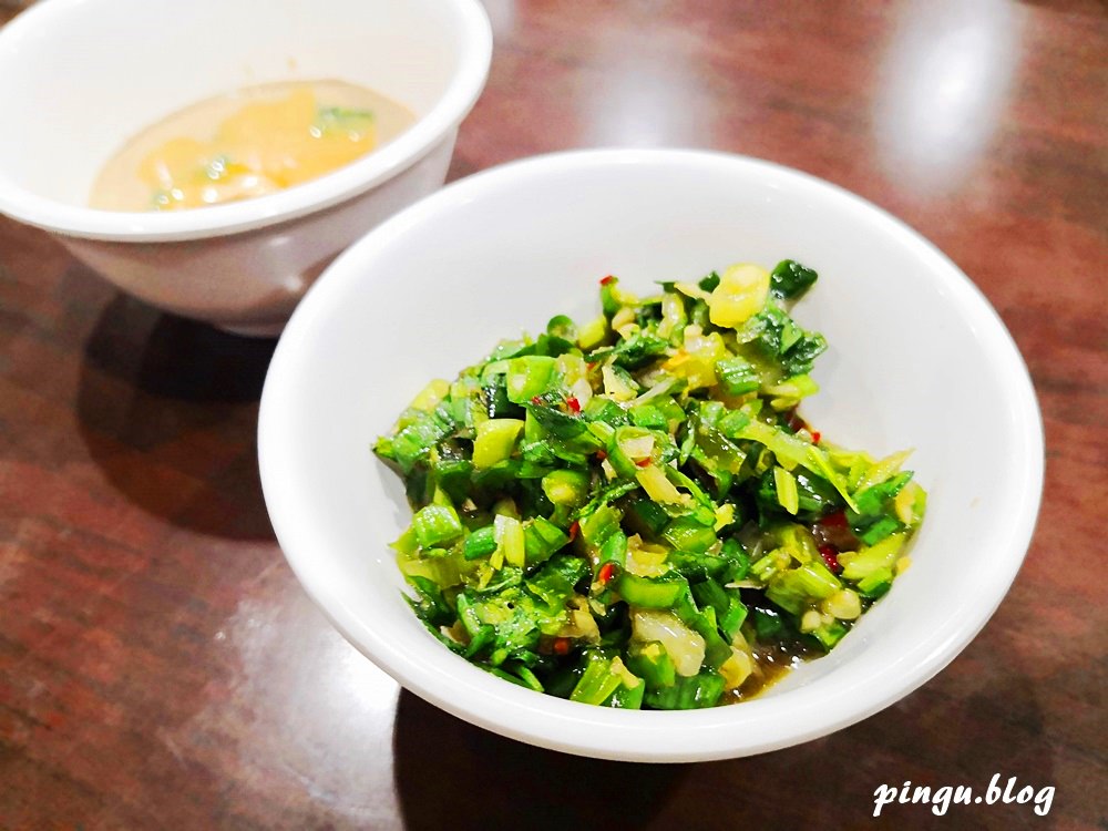 台中美食｜小瀋陽酸菜白肉鍋 東北傳統炭火銅鍋 酸菜白肉+麻辣鍋雙重美味的鴛鴦鍋