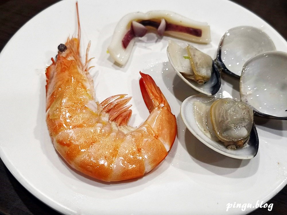 台中美食｜小瀋陽酸菜白肉鍋 東北傳統炭火銅鍋 酸菜白肉+麻辣鍋雙重美味的鴛鴦鍋