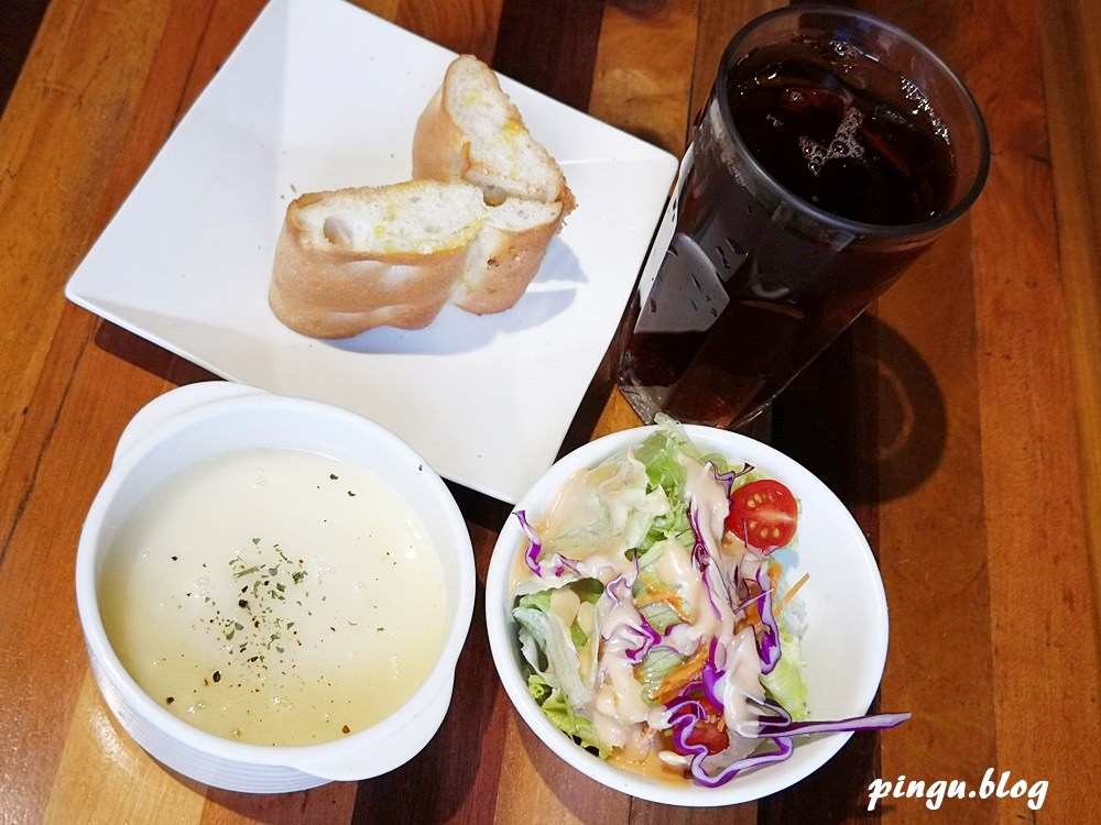 一中商圈美食｜浮誇系餐點 麵是配菜蛤蠣才是主餐