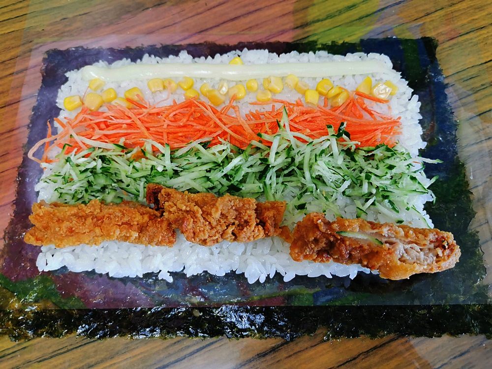 鹿港一日遊｜旅食彰化美食護照吃喝玩樂通通包辦 鹿港四大觀光工廠一次玩透透 卷木森活/緞帶王/台灣玻璃館/白蘭氏健康博物館