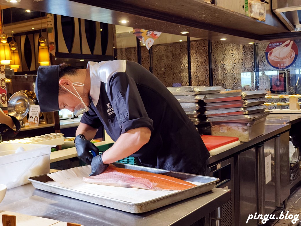 潮港城太陽百匯｜台中Buffet吃到飽推薦 釜山海鮮季開跑 四人同行送巨無霸檸檬泰國蝦 百道料理無限供應 螃蟹/海鮮/牛排/日式料理CP值超高