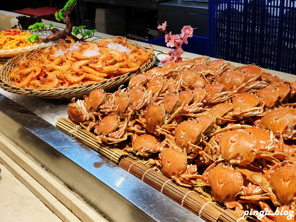 潮港城太陽百匯｜台中Buffet吃到飽推薦 釜山海鮮季開跑 四人同行送巨無霸檸檬泰國蝦 百道料理無限供應 螃蟹/海鮮/牛排/日式料理CP值超高