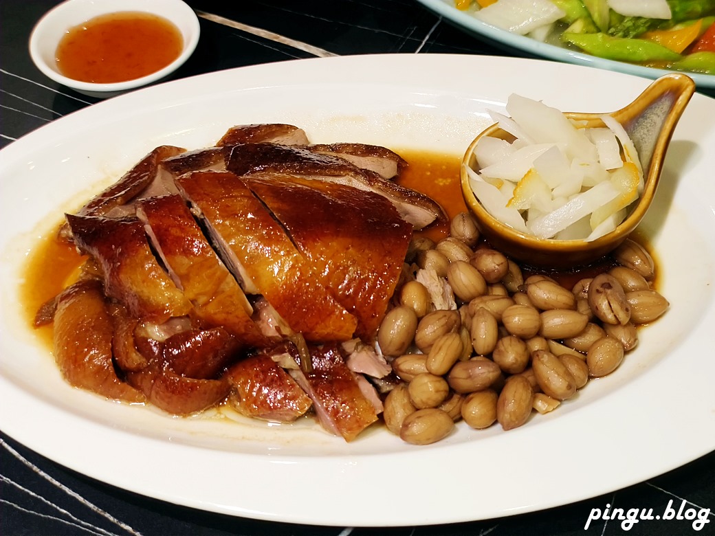 新悦花園酒店｜頤粵軒精緻粵菜必吃港點 嘉義超推的親子飯店 特色主題房/旋轉木馬/賽車道/親子遊戲室