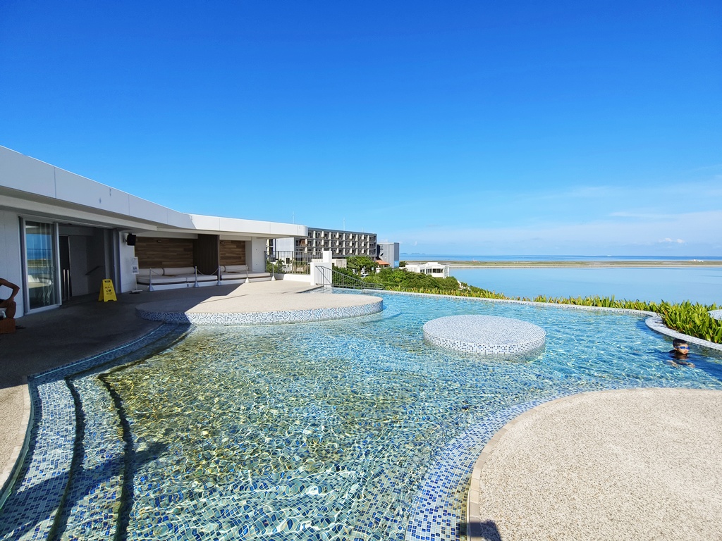 沖繩住宿推薦｜7間沖繩酒品喝到飽飯店推薦 入住即可酒精飲料無限暢飲 渡假就是要來一杯