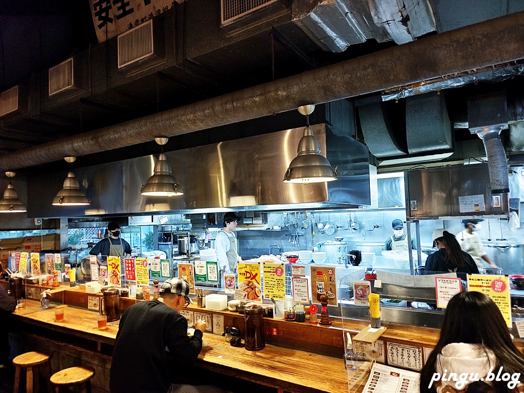 沖繩美食｜通堂拉麵小祿本店 沖繩超人氣排隊美食 一碗湯頭滿足所有味蕾的極致美味