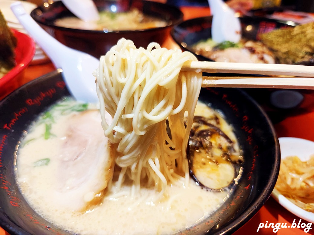 沖繩美食｜通堂拉麵小祿本店 沖繩超人氣排隊美食 一碗湯頭滿足所有味蕾的極致美味