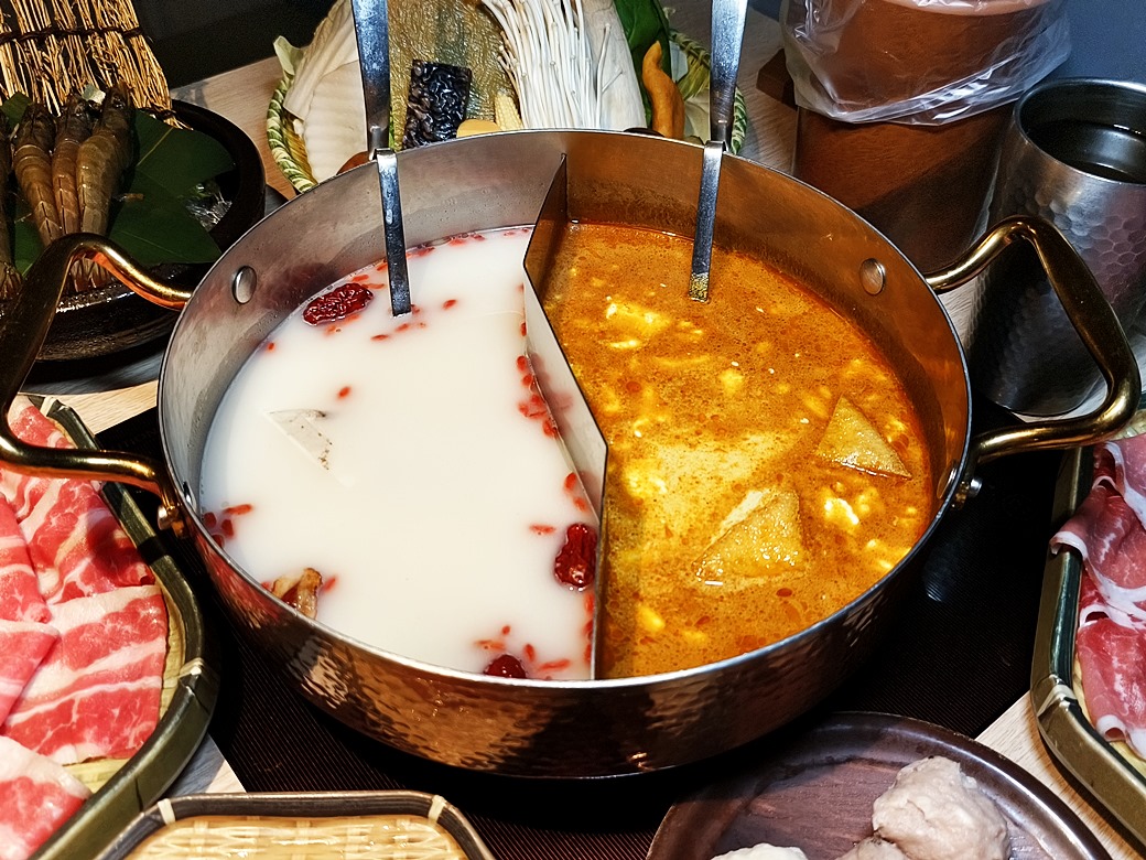 鍋泰暖｜員林最強泰式鍋物 火鍋控必朝聖 叻沙、肉骨茶湯底超濃郁 還有爆漿蝦球等你來試！