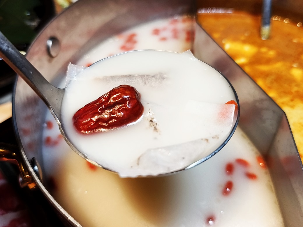 鍋泰暖｜員林最強泰式鍋物 火鍋控必朝聖 叻沙、肉骨茶湯底超濃郁 還有爆漿蝦球等你來試！