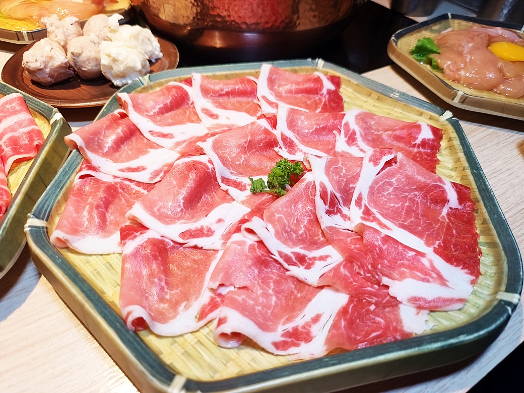 鍋泰暖｜員林最強泰式鍋物 火鍋控必朝聖 叻沙、肉骨茶湯底超濃郁 還有爆漿蝦球等你來試！