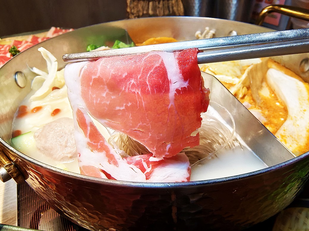 鍋泰暖｜員林最強泰式鍋物 火鍋控必朝聖 叻沙、肉骨茶湯底超濃郁 還有爆漿蝦球等你來試！