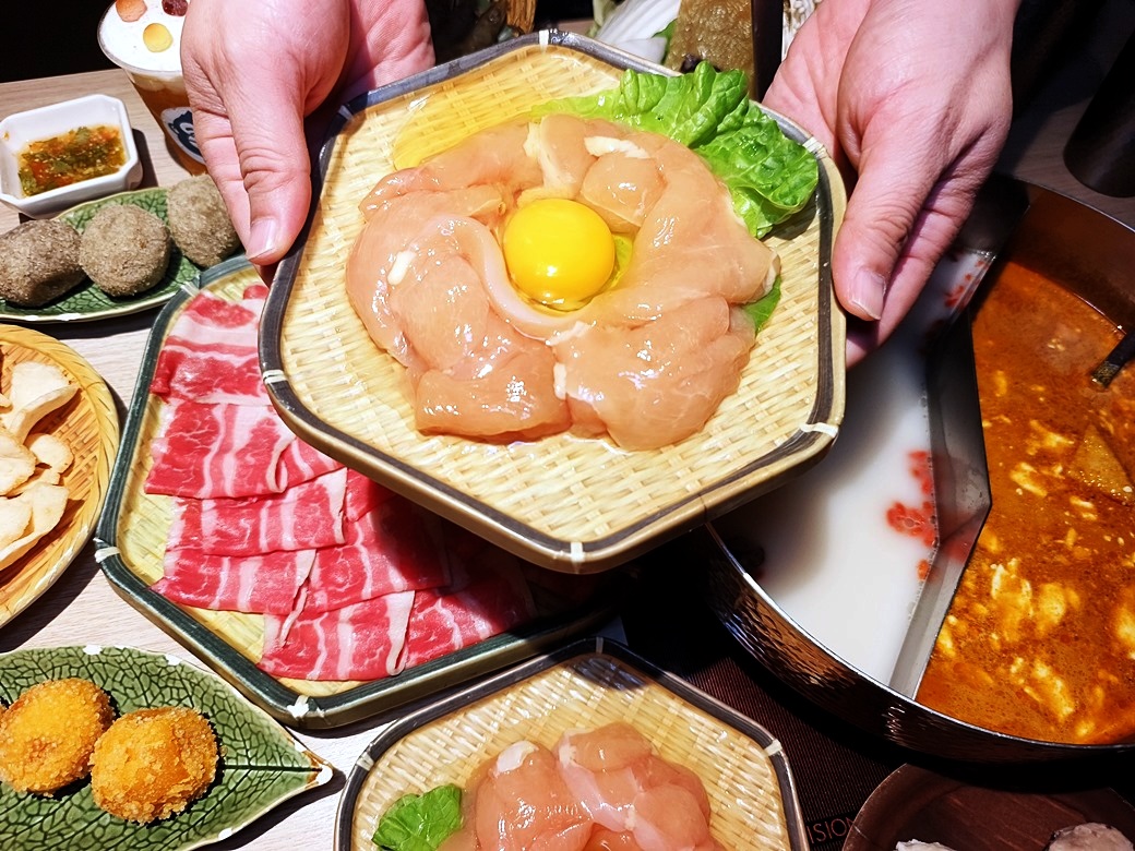 鍋泰暖｜員林最強泰式鍋物 火鍋控必朝聖 叻沙、肉骨茶湯底超濃郁 還有爆漿蝦球等你來試！