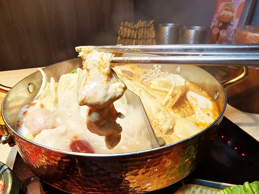 鍋泰暖｜員林最強泰式鍋物 火鍋控必朝聖 叻沙、肉骨茶湯底超濃郁 還有爆漿蝦球等你來試！