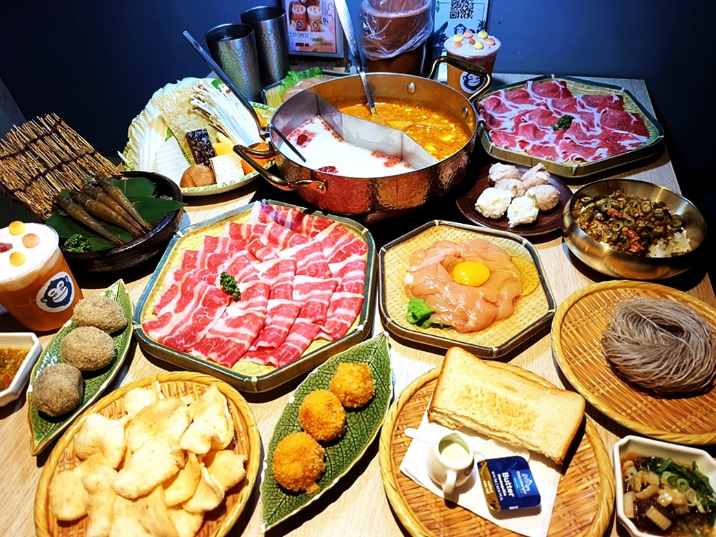 鍋泰暖｜員林最強泰式鍋物 火鍋控必朝聖 叻沙、肉骨茶湯底超濃郁 還有爆漿蝦球等你來試！