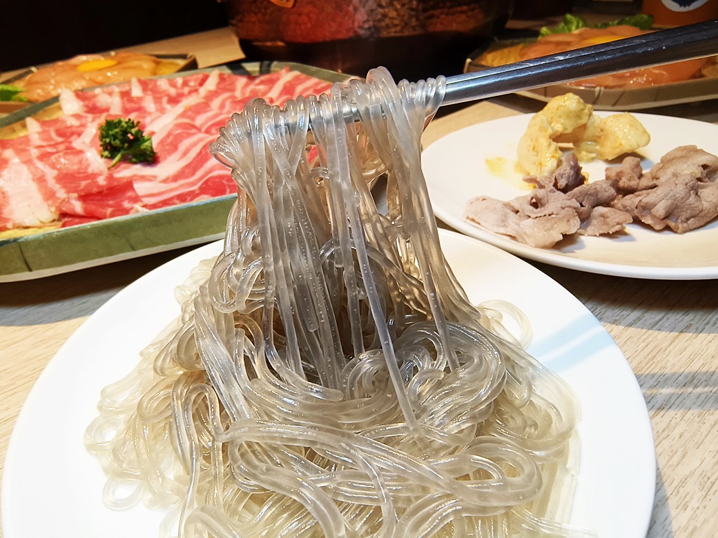 鍋泰暖｜員林最強泰式鍋物 火鍋控必朝聖 叻沙、肉骨茶湯底超濃郁 還有爆漿蝦球等你來試！