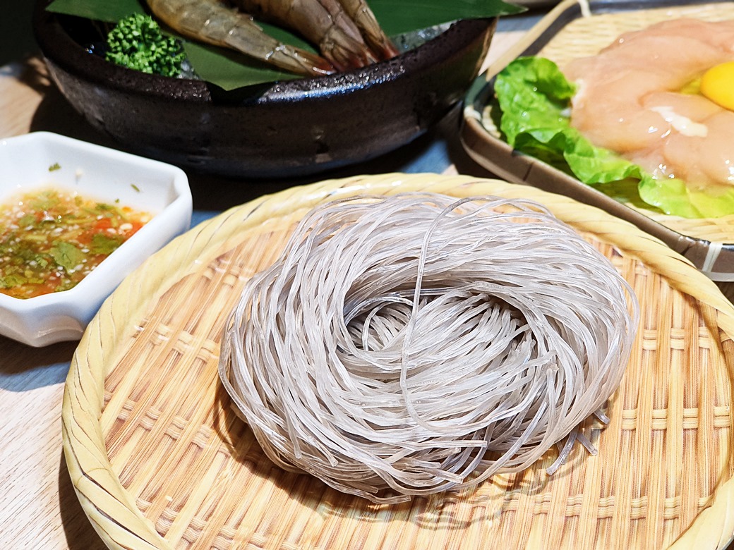 鍋泰暖｜員林最強泰式鍋物 火鍋控必朝聖 叻沙、肉骨茶湯底超濃郁 還有爆漿蝦球等你來試！