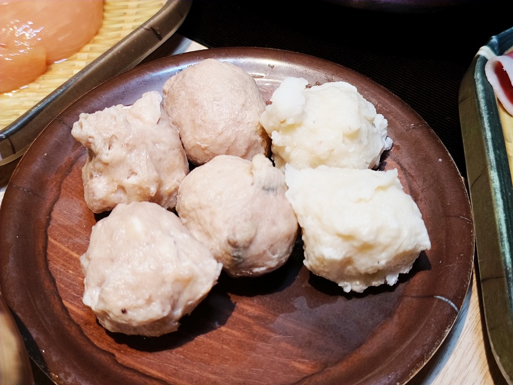 鍋泰暖｜員林最強泰式鍋物 火鍋控必朝聖 叻沙、肉骨茶湯底超濃郁 還有爆漿蝦球等你來試！