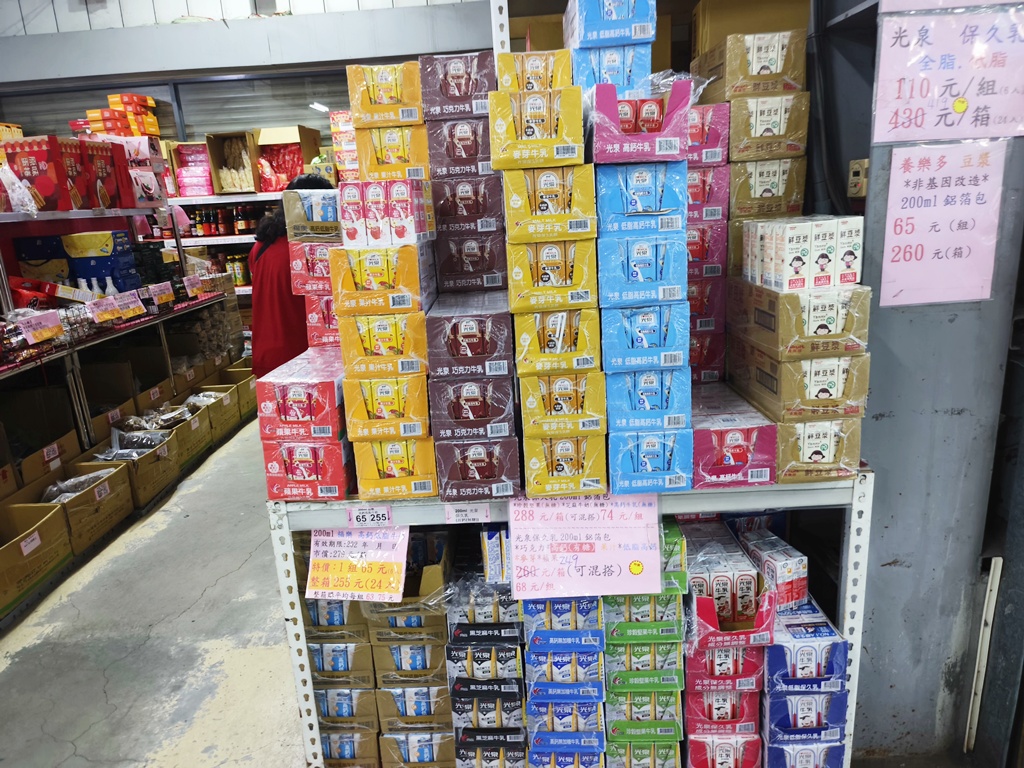 糖果/零食/餅乾/飲料/批發工廠 田園生活廣場中部最大的零食批發工廠 中元普渡/過年的最佳選擇