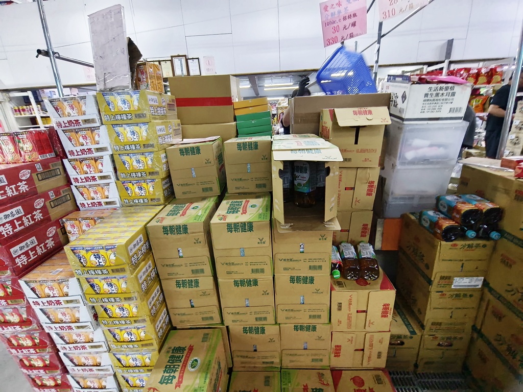 糖果/零食/餅乾/飲料/批發工廠 田園生活廣場中部最大的零食批發工廠 中元普渡/過年的最佳選擇