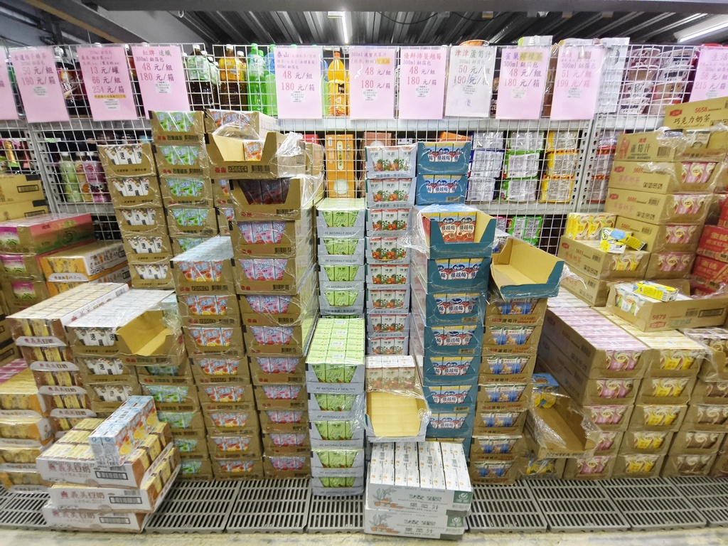 糖果/零食/餅乾/飲料/批發工廠 田園生活廣場中部最大的零食批發工廠 中元普渡/過年的最佳選擇