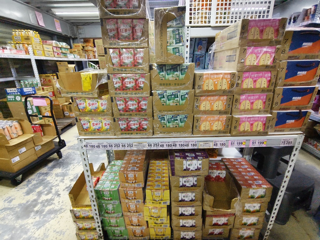 糖果/零食/餅乾/飲料/批發工廠 田園生活廣場中部最大的零食批發工廠 中元普渡/過年的最佳選擇