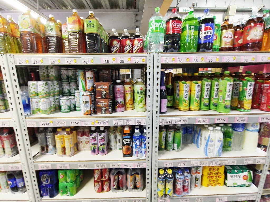 糖果/零食/餅乾/飲料/批發工廠 田園生活廣場中部最大的零食批發工廠 中元普渡/過年的最佳選擇