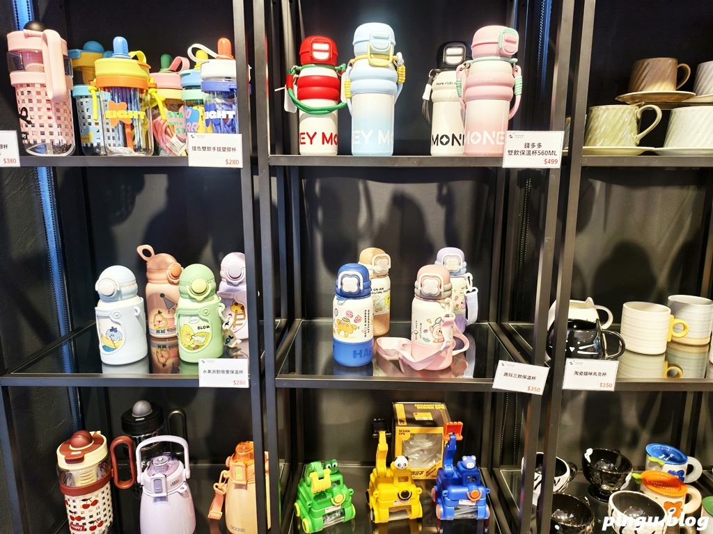 日月町複合商場｜南投埔里全新純白生活聚落，書香、咖啡、餐車美食地圖