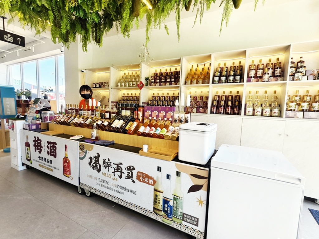 日月町複合商場｜南投埔里全新純白生活聚落，書香、咖啡、餐車美食地圖