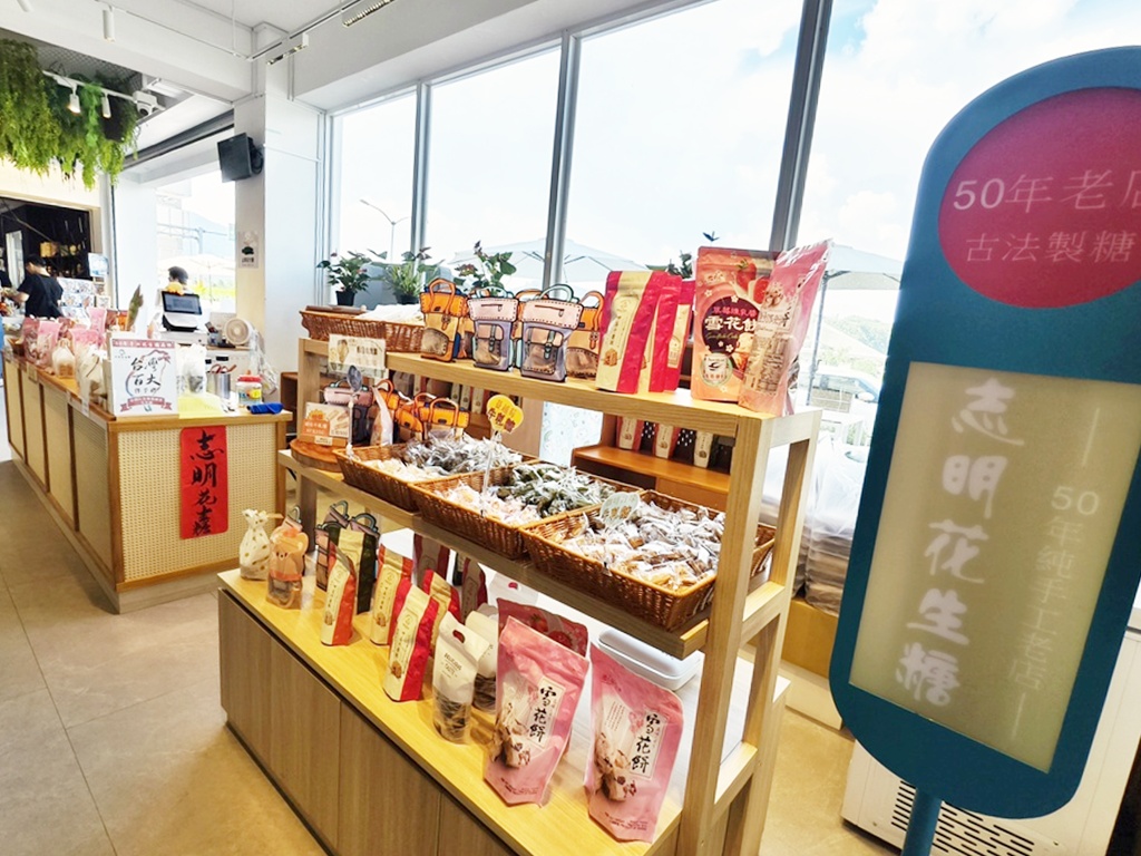 日月町複合商場|南投埔里全新純白生活聚落,書香、咖啡、餐車美食地圖 日月町複合商場|南投埔里全新純白生活聚落,書香、咖啡、餐車美食地圖