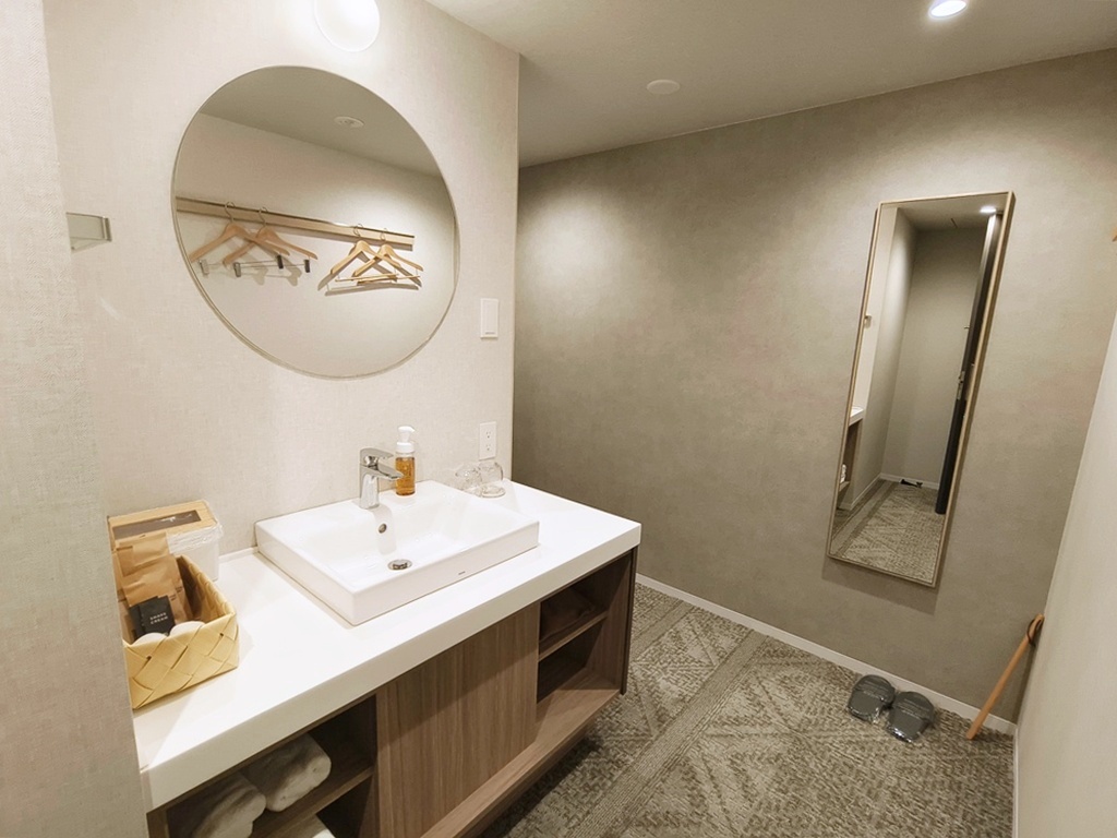 THE NEST那覇|鄰近沖繩旭橋單軌站 泳池酒吧免費飲料無限供應 THE NEST那覇|鄰近沖繩旭橋單軌站 泳池酒吧免費飲料無限供應