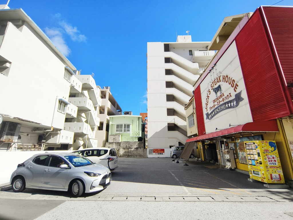 THE NEST那覇|鄰近沖繩旭橋單軌站 泳池酒吧免費飲料無限供應 THE NEST那覇|鄰近沖繩旭橋單軌站 泳池酒吧免費飲料無限供應