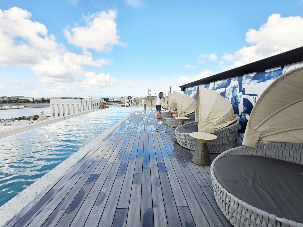 THE NEST那覇|鄰近沖繩旭橋單軌站 泳池酒吧免費飲料無限供應 THE NEST那覇|鄰近沖繩旭橋單軌站 泳池酒吧免費飲料無限供應